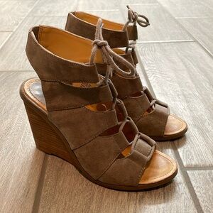 Melrose and Market Wedge Heels